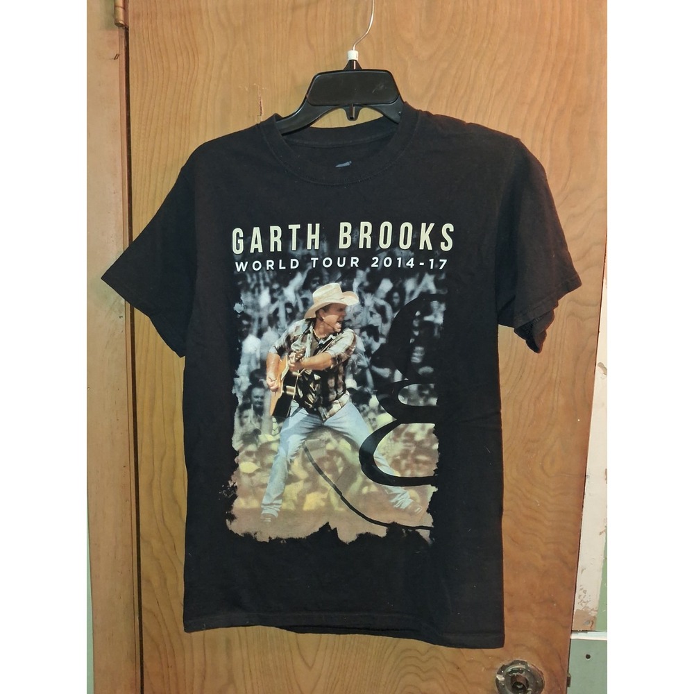 Garth Brooks World Tour 2014-2017 Country Music Artist Singer Small S T-shirt